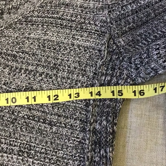 Calvin Klein VGUC grey linger sweater, v neck, size M - Picture 8 of 13